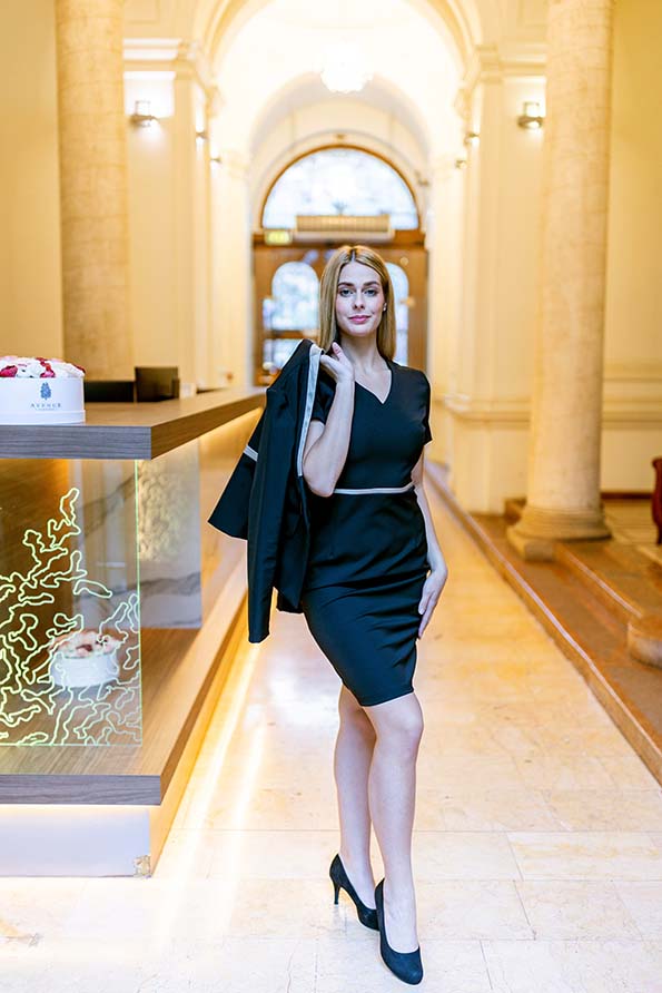 emerald grand ruha arany diszitessel fekete